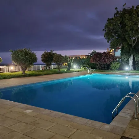 Apartment Hear The Ocean!